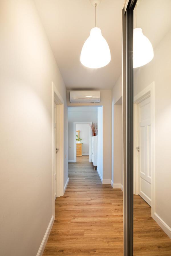 Cozy 2 Bedroom Apartment In Riga Centre エクステリア 写真