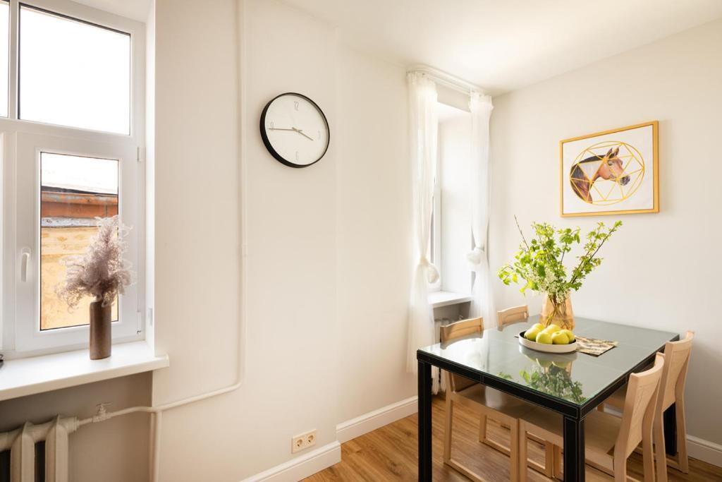 Cozy 2 Bedroom Apartment In Riga Centre エクステリア 写真