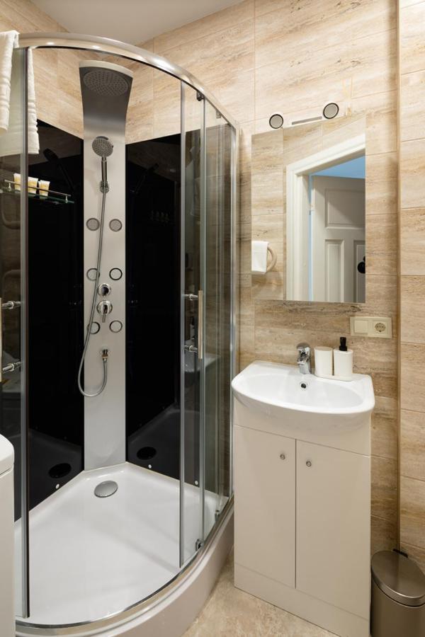 Cozy 2 Bedroom Apartment In Riga Centre エクステリア 写真